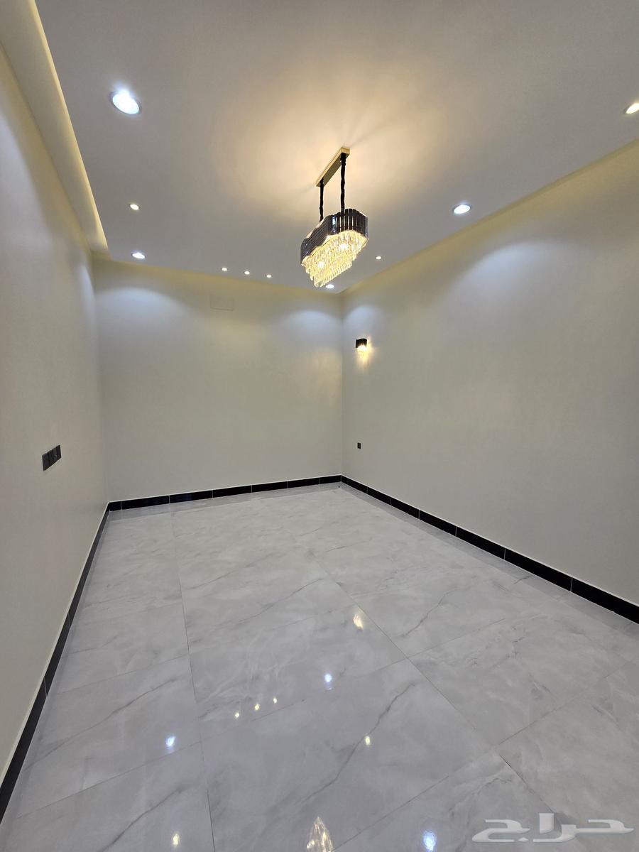 للبيع ارواف علويه وشقق ارضيه بحوش ومدخل سياره شمال الراقى64501522190977114