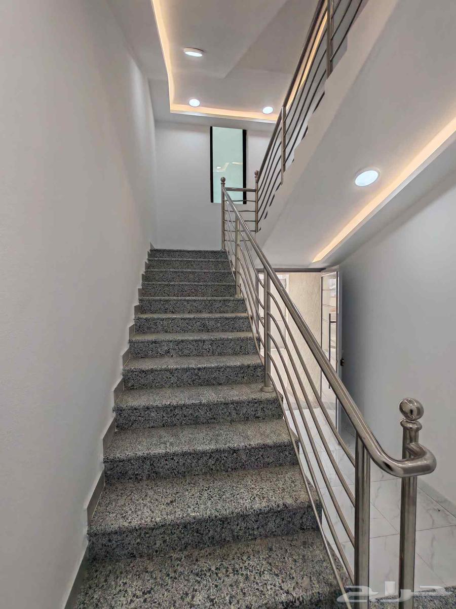 للبيع بشمال الخميس روف مع ملحق وبايكه سياره 650 الف vip64493643505539113