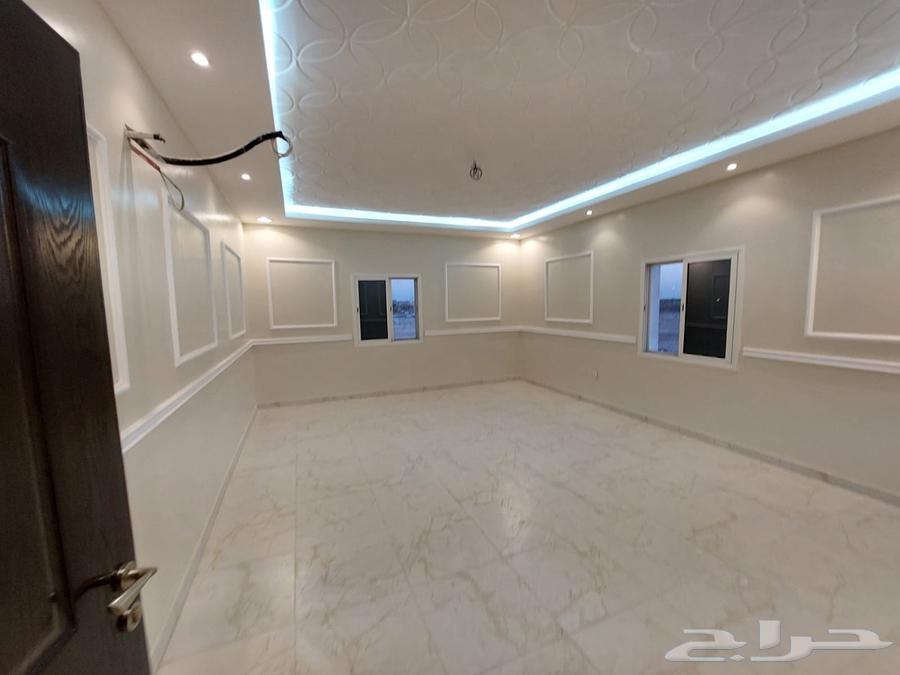 للبيع ملحق حي بدر 91 بالدمام جديده 4 غرف وصاله 2 سطح 550 الف64493659099009110