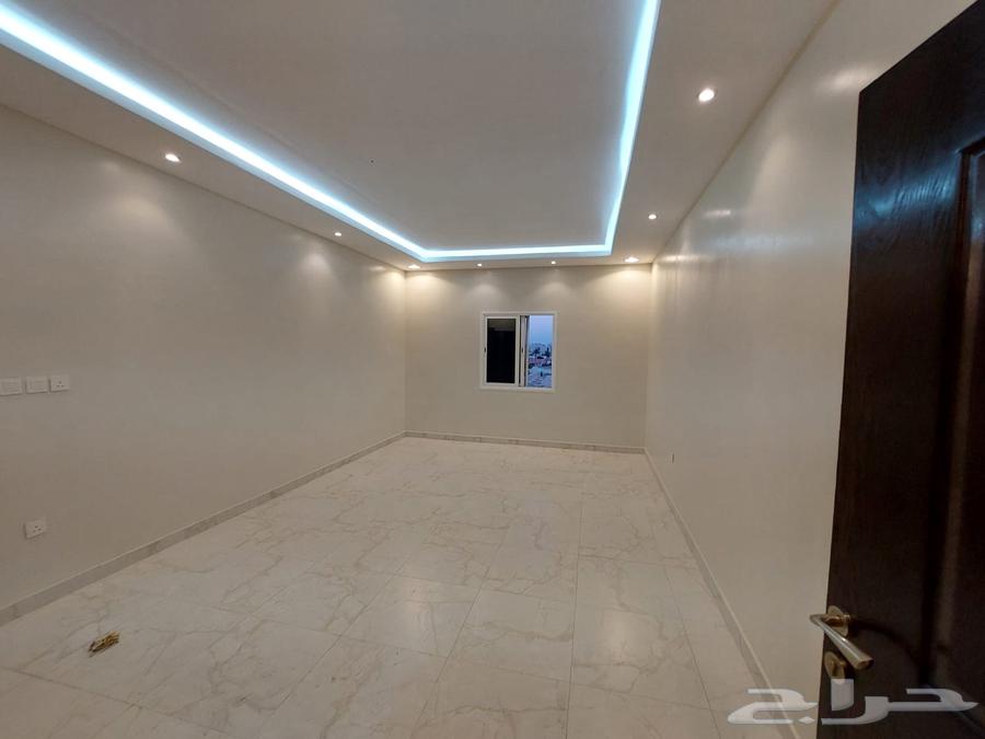 للبيع ملحق حي بدر 91 بالدمام جديده 4 غرف وصاله 2 سطح 550 الف64493659099009112