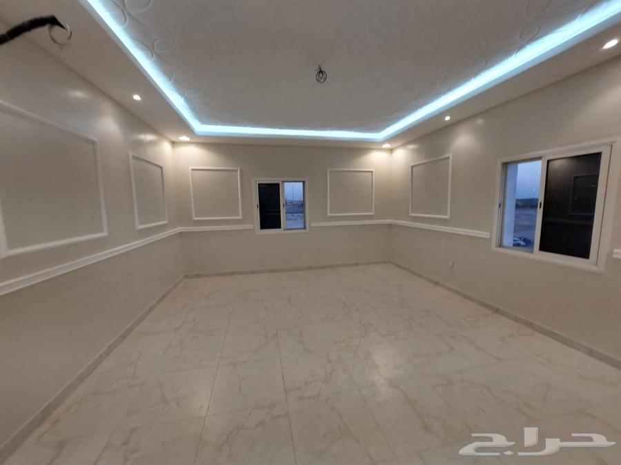 للبيع ملحق حي بدر 91 بالدمام جديده 4 غرف وصاله 2 سطح 550 الف64493659099009111