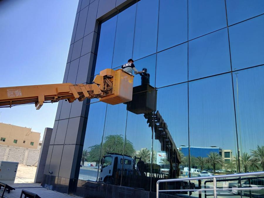 Cleaning of glass facades, cladding, signs, and shop fronts64501665965187110