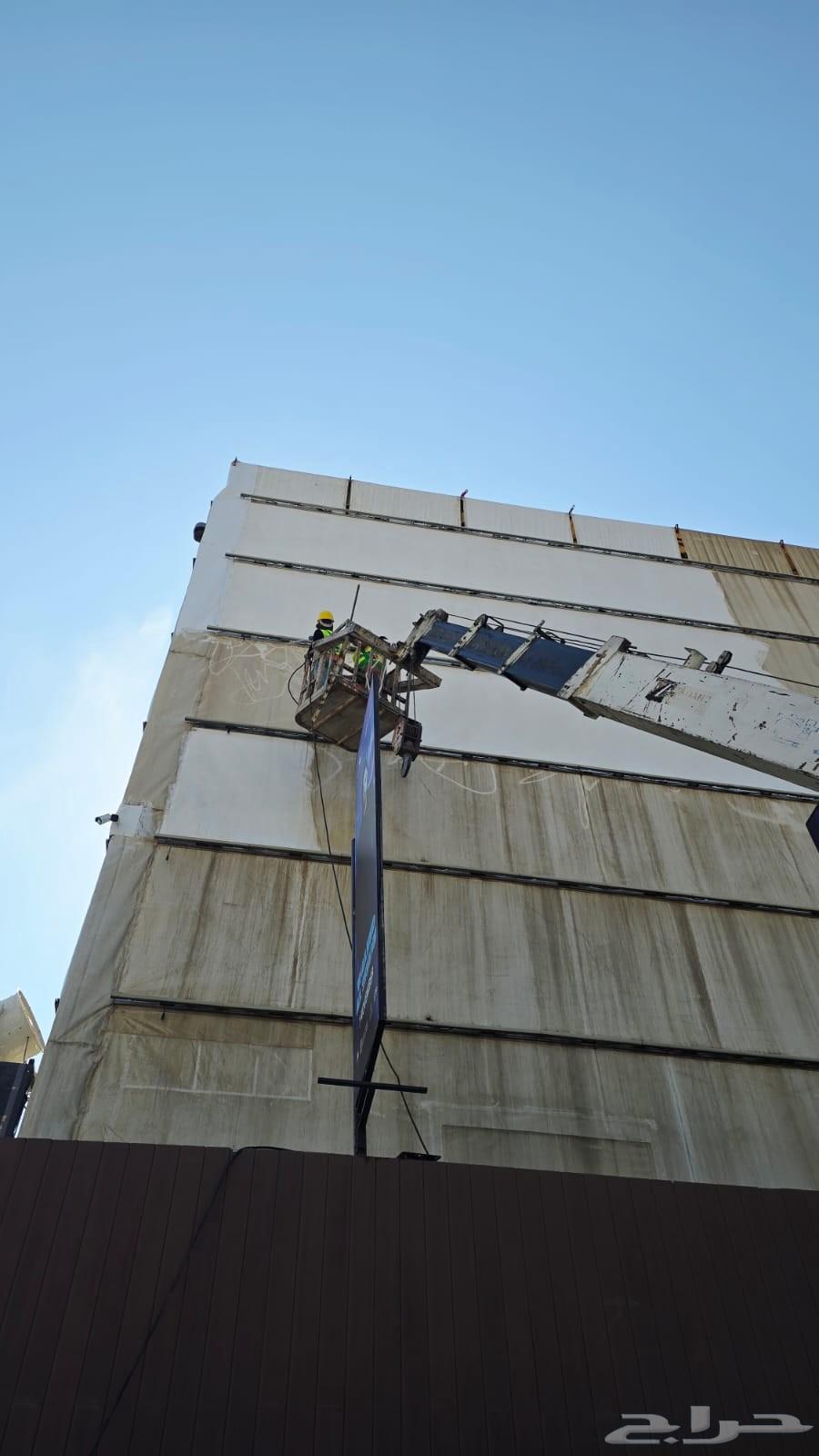 Cleaning of glass facades, cladding, signs, and shop fronts64501665965187112