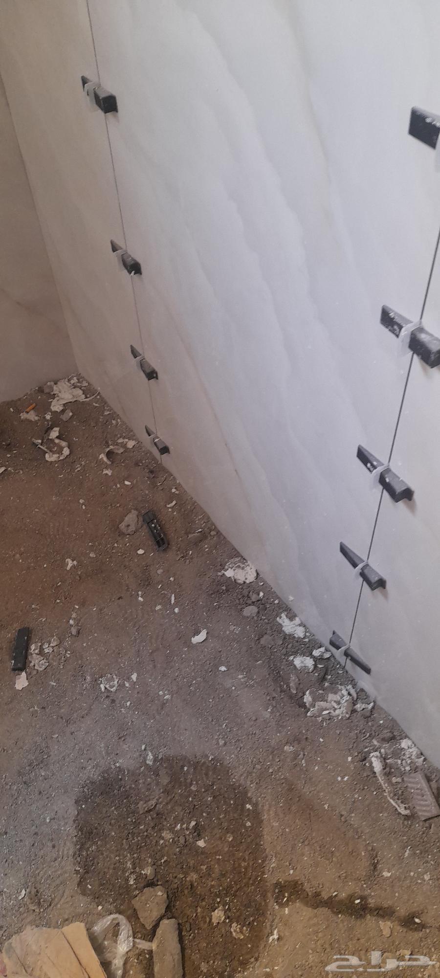 معلم نثار احمد باكستاني للتركيب بلاط و رخام جدران و ارضيات و64493691199491111