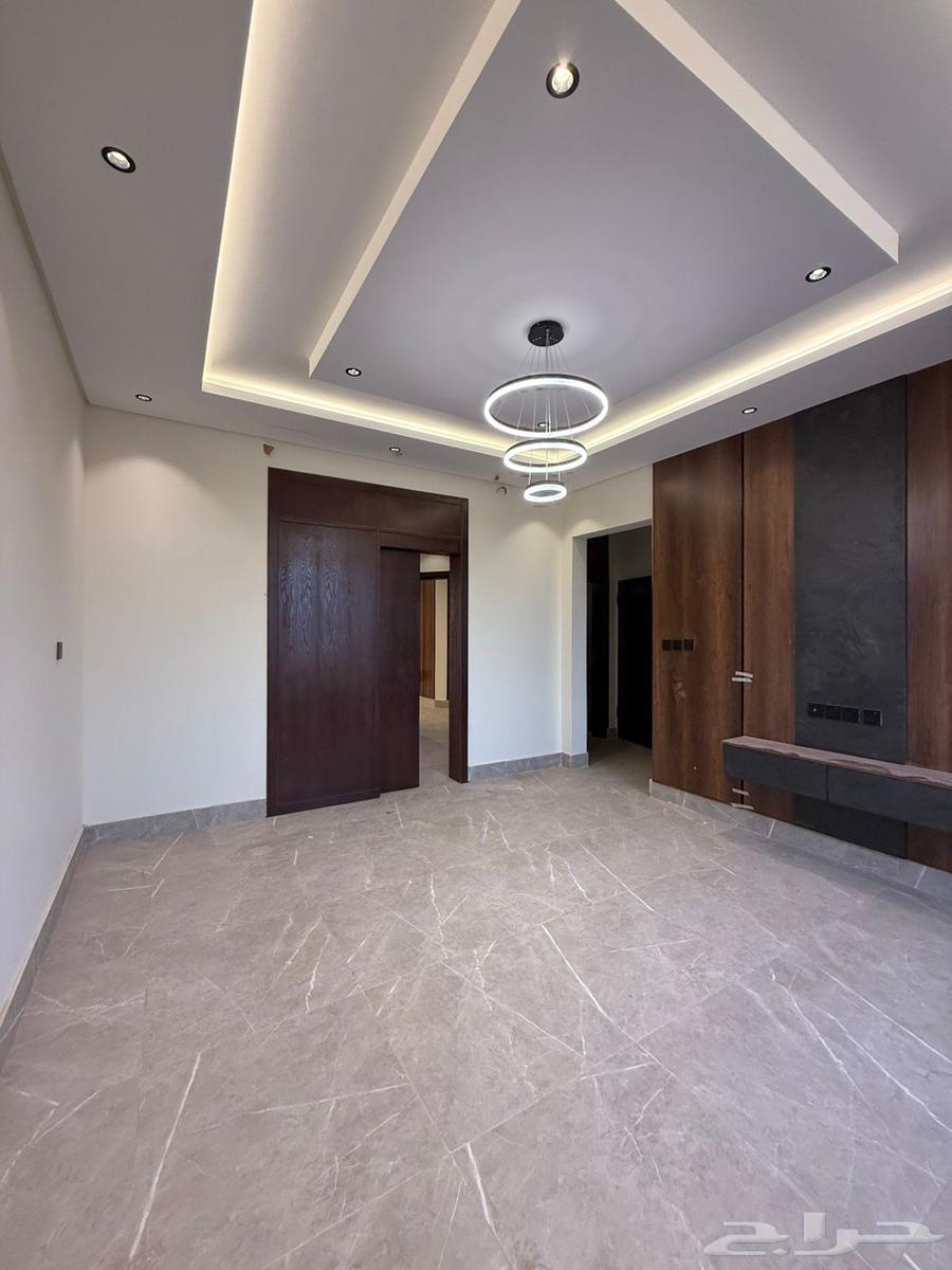 للبيع فله روف علوي حي الفلاح بمشب ومدخل خاص سعر رمزي64513509266561113