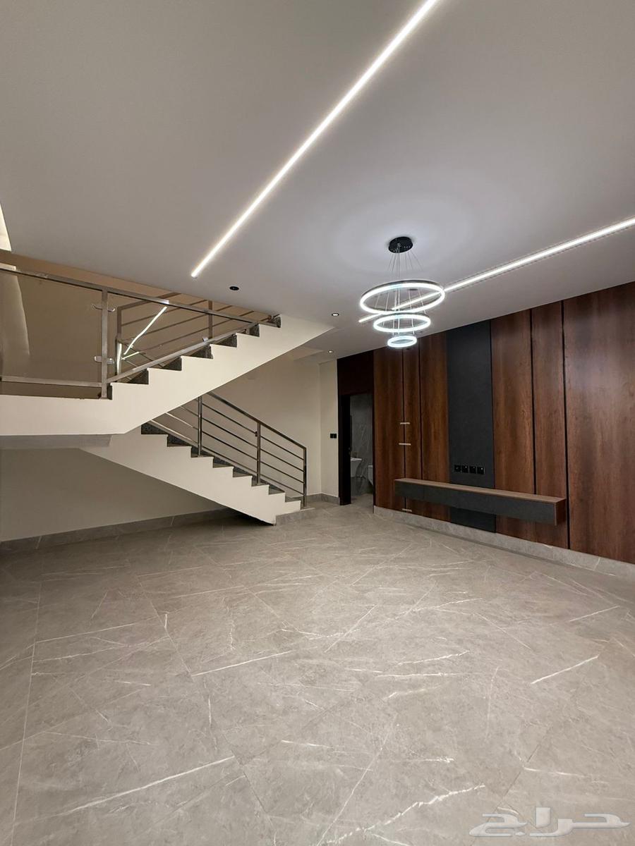 للبيع فله روف علوي حي الفلاح بمشب ومدخل خاص سعر رمزي64513509266561111