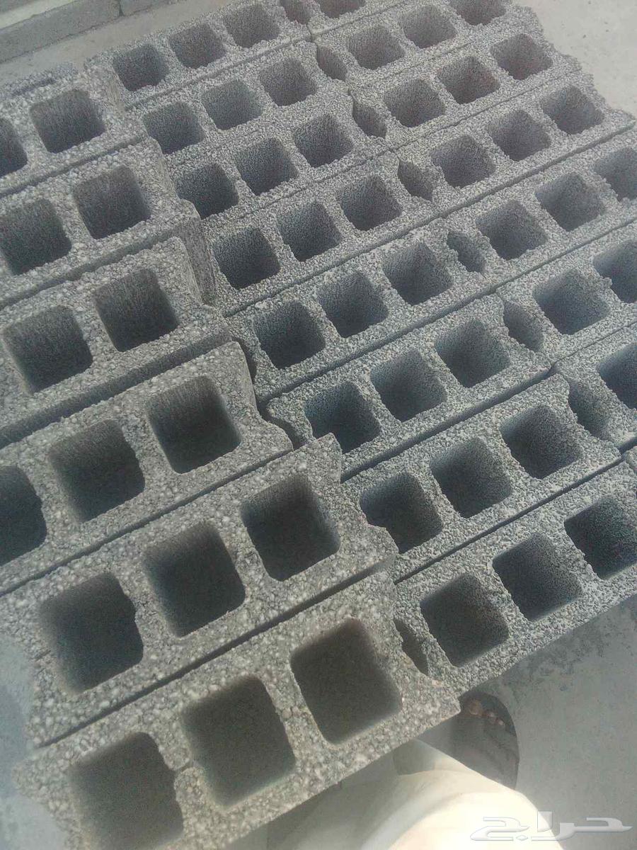 Flatbed truck with bags of cement, small bricks, blocks, frames and illegal transport of debris64506298028419112