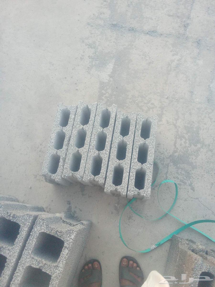 Flatbed truck with bags of cement, small bricks, blocks, frames and illegal transport of debris64506298028419114