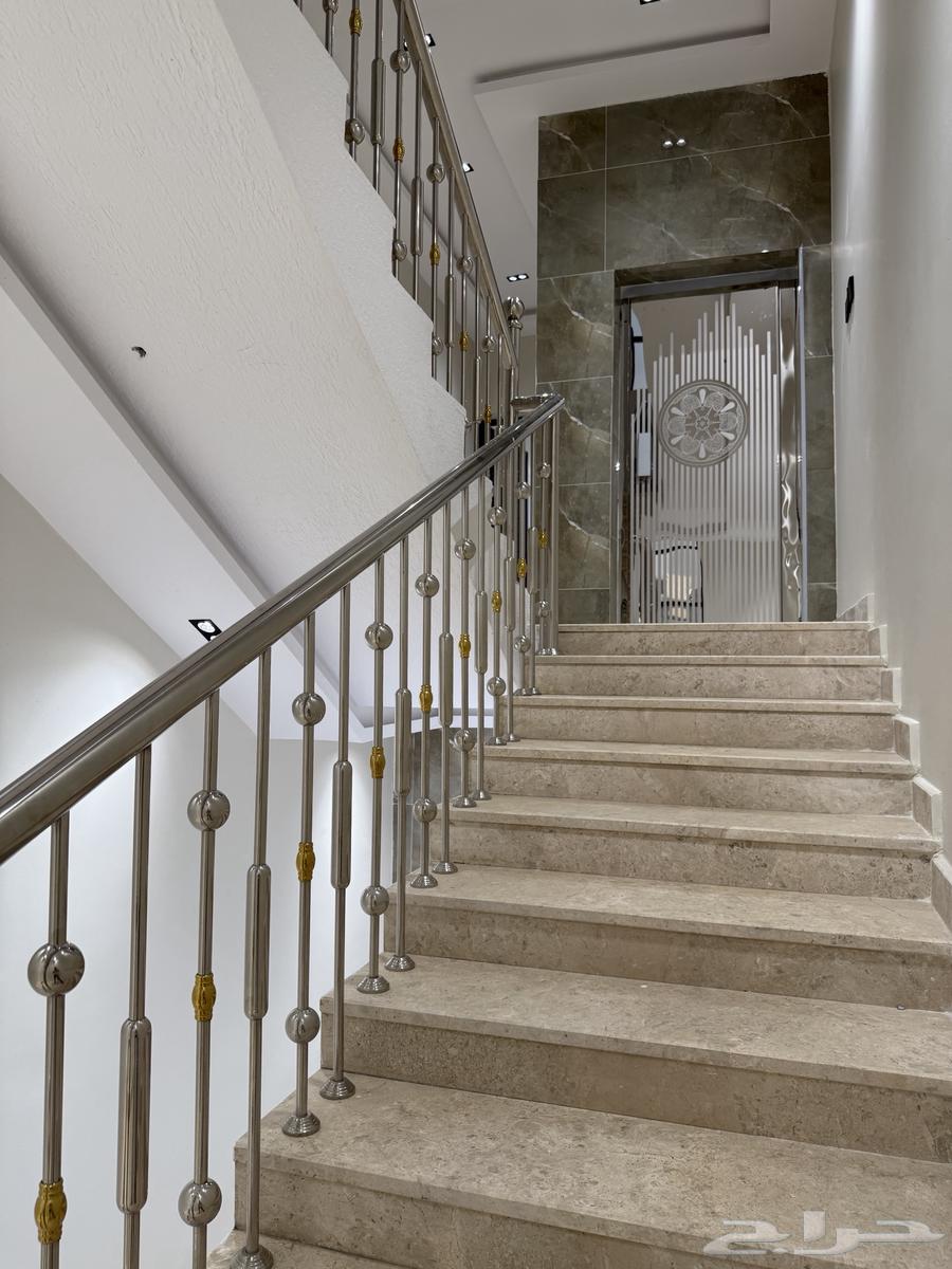 للبيع روف علوي نظام دورين 9 غرف مقابل نادي ضمك وعند باحص64506297223810112