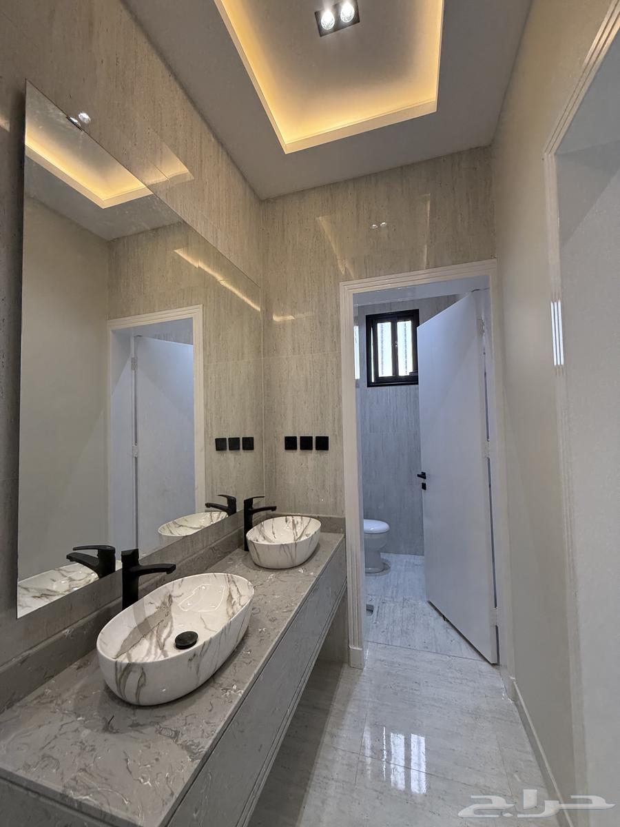 للبيع روف علوي نظام دورين 9 غرف مقابل نادي ضمك وعند باحص64506297223810114