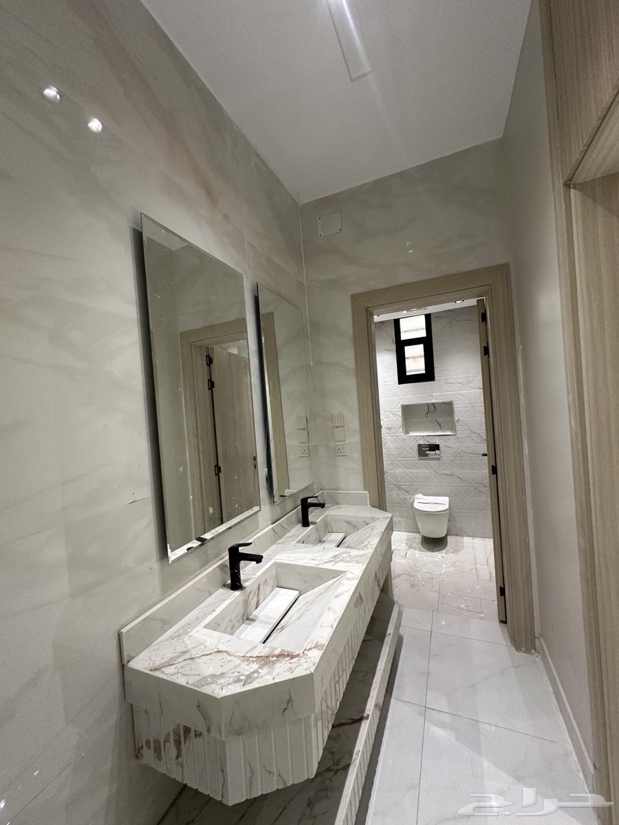 للبيع روف علوى جديد بالقرب من مطار ابها64513493704578111