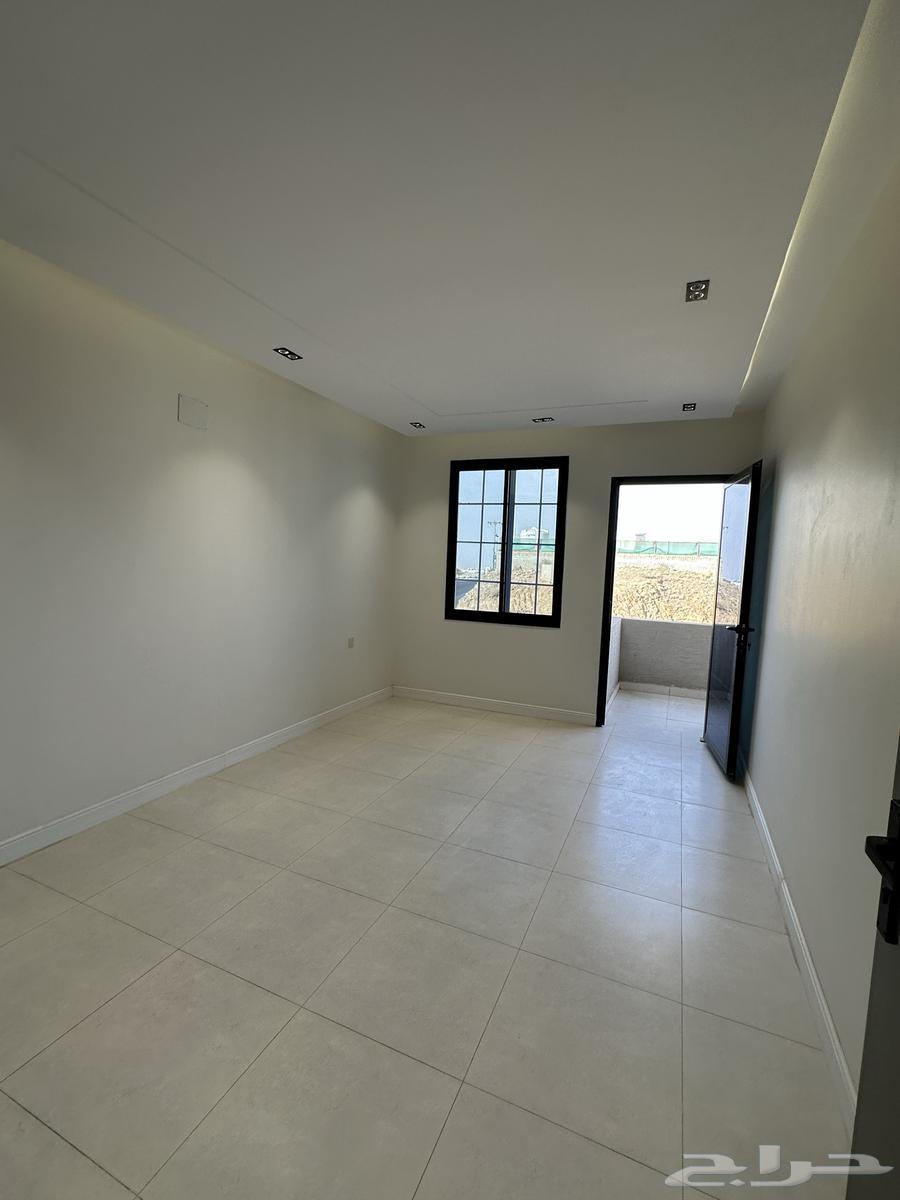 للبيع شقة علوي مع إطلالة مميزة وبالقرب من المطار64506279808515112