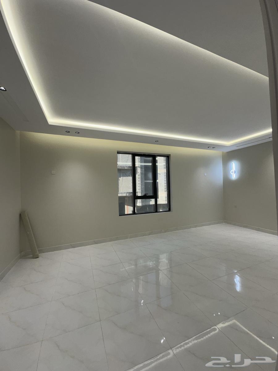 للبيع روف علوى جديد بالقرب من مطار ابها64513493704578110