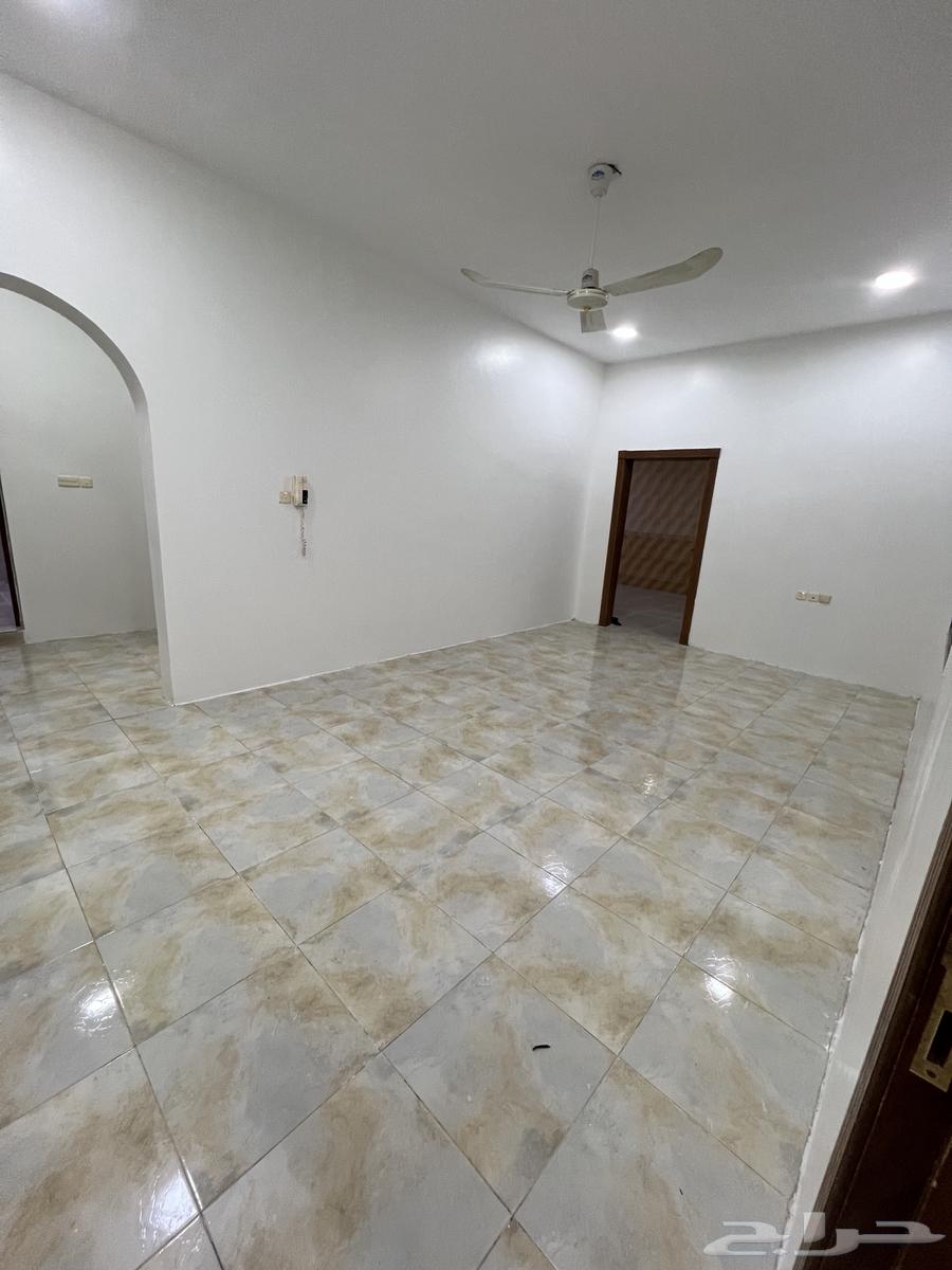 للإيجار شقة في السلمانية بالهفوف64506231193475111