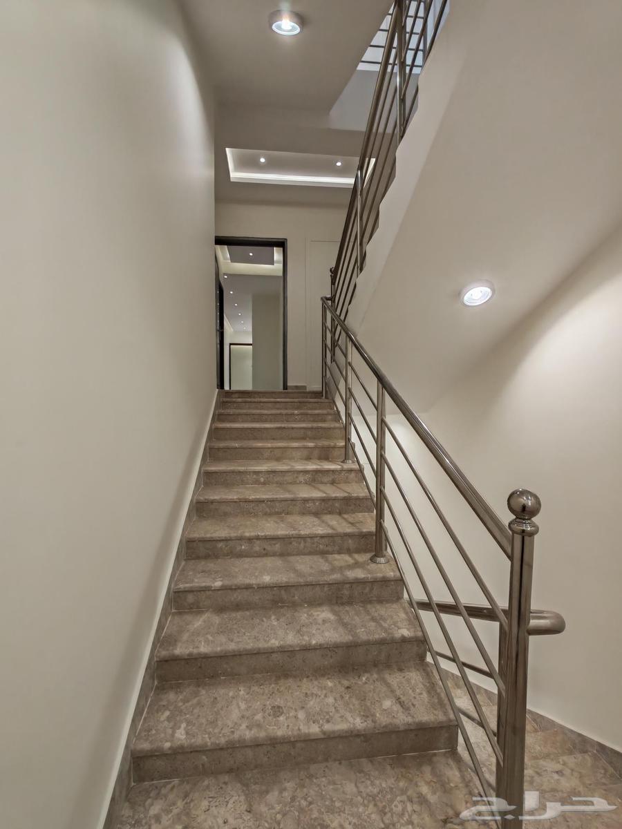 For sale in the northern part of Khamis, top floor apartment with an annex and a car garage for 650 thousand64506280211971114