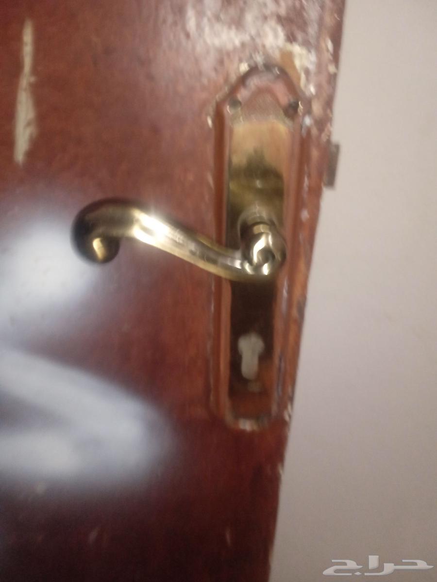 Carpenter technician for opening doors and installing locks in Dammam, Khobar, and Al-Qatif64501732202113112