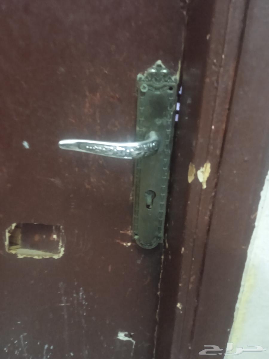 Carpenter technician for opening doors and installing locks in Dammam, Khobar, and Al-Qatif64501732202113110