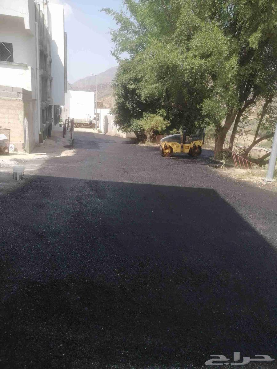 Asphalt and compaction of floors64506396156547111