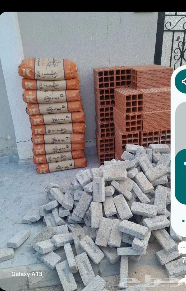 Flatbed truck with bags of cement, small bricks, blocks, frames and illegal transport of debris64506298028419113