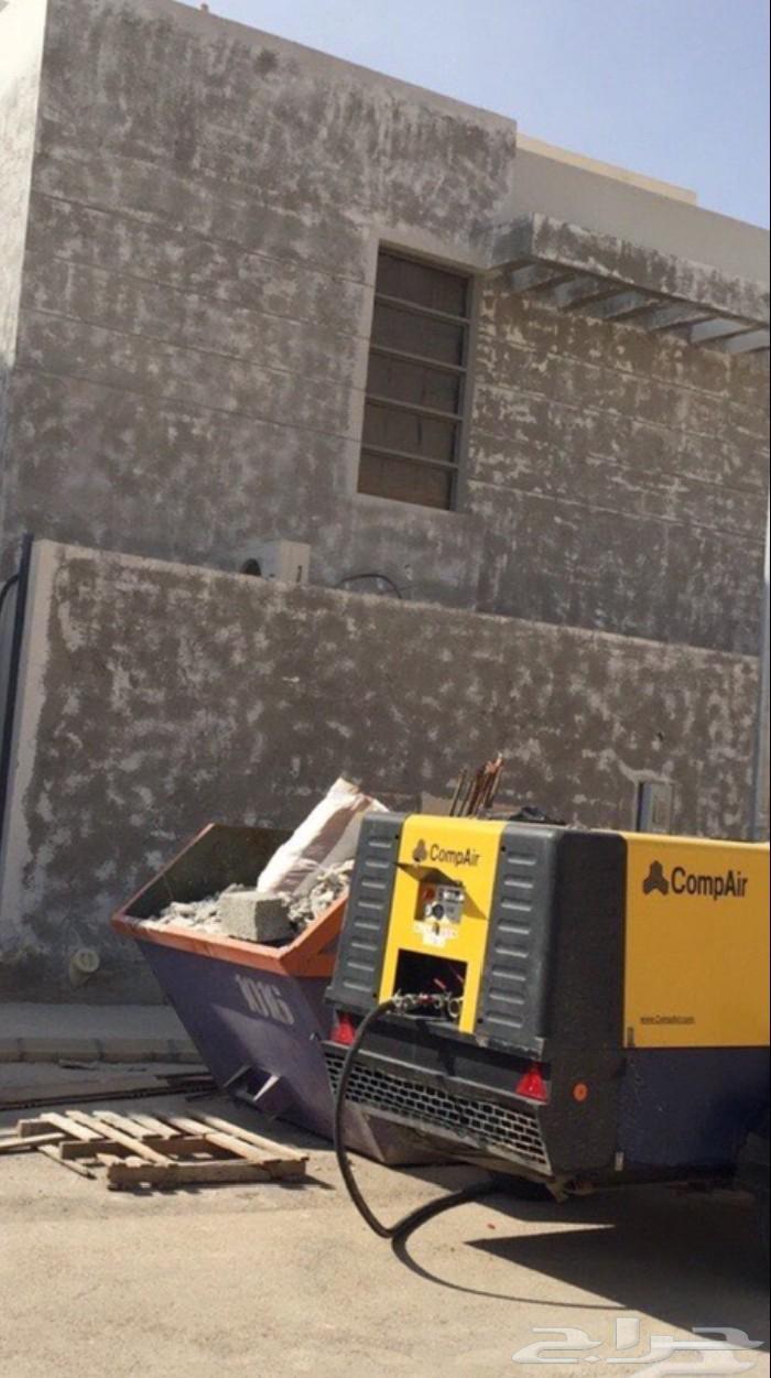 Removing old paint with sand and roughening concrete and sanding iron and64506331347715111