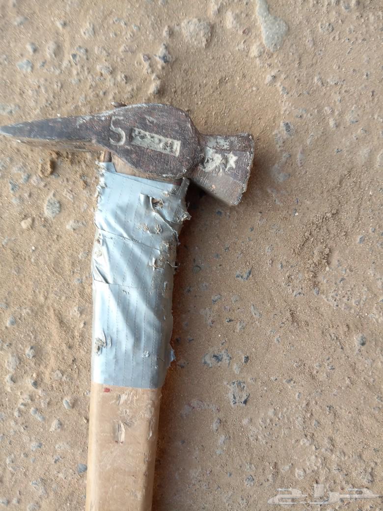 Reinforced carpenter working on a daily basis64506329972611110