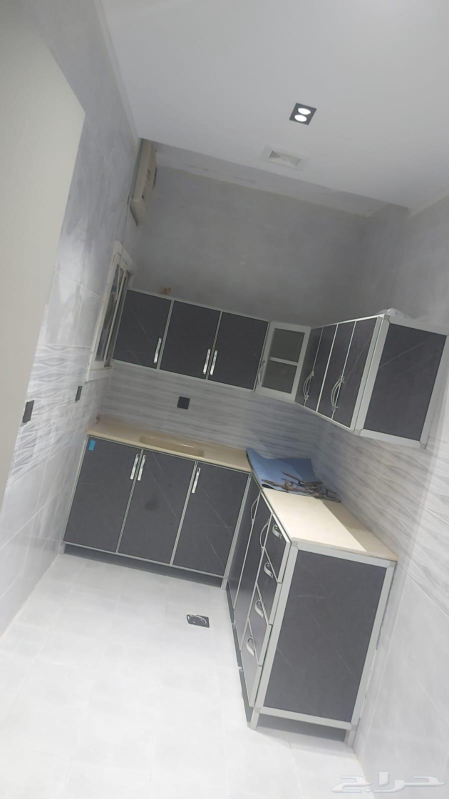 فرصة شقة للايجار تبعد خمس دقائق عن الكرونيش64506263029634113