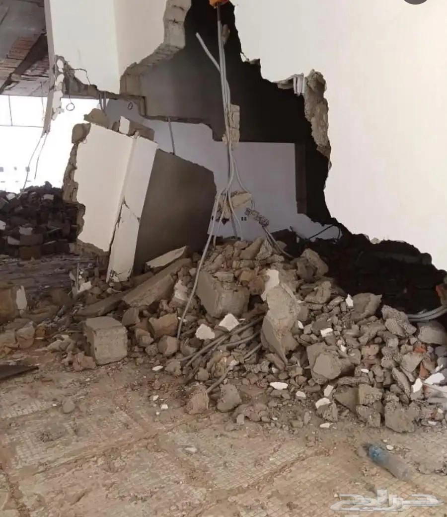 Demolition and removal of waste from walls, ceilings, and concrete64506460483075110