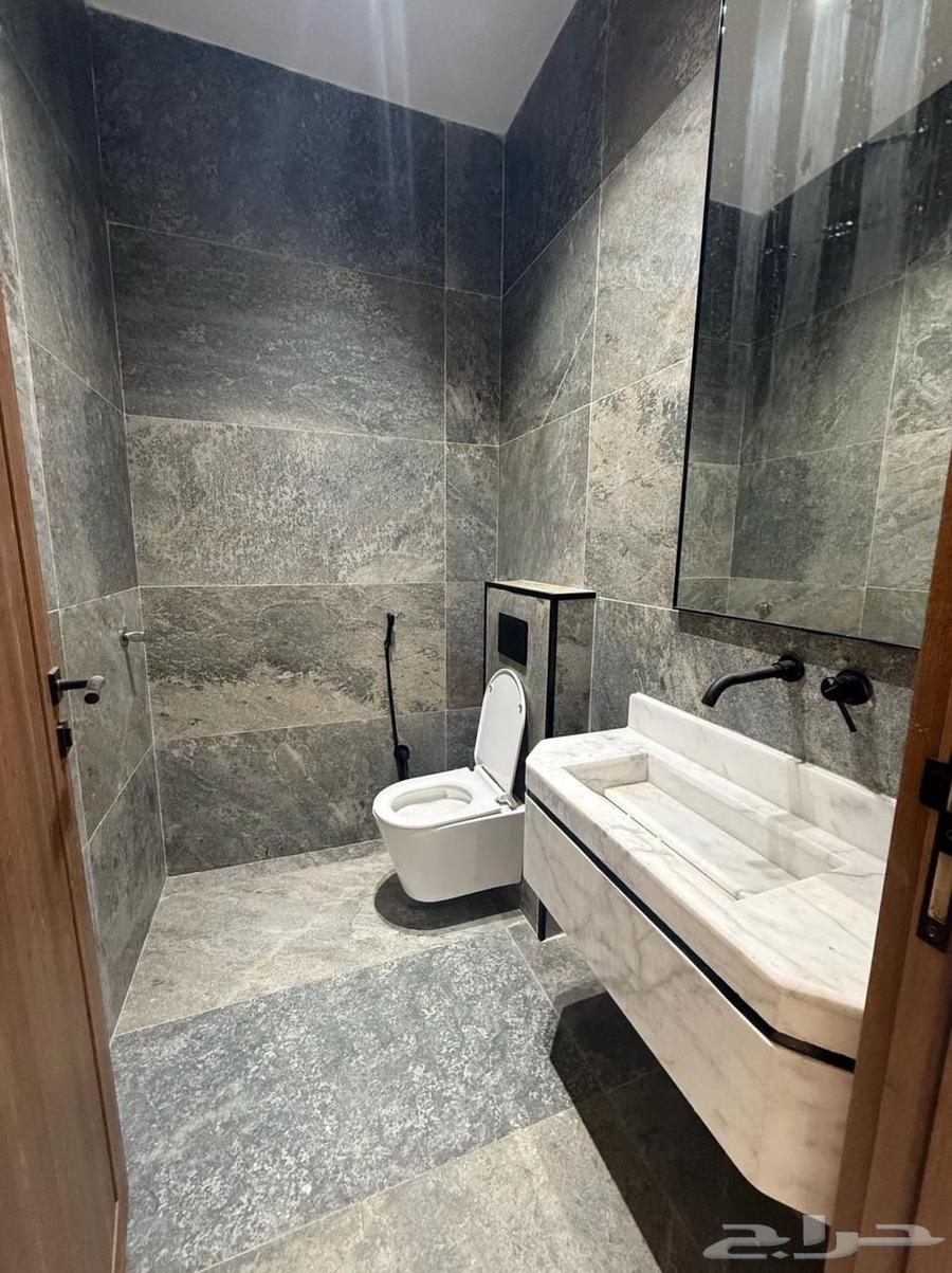 للبيع حي الاخضر روف علوي64506297154690114