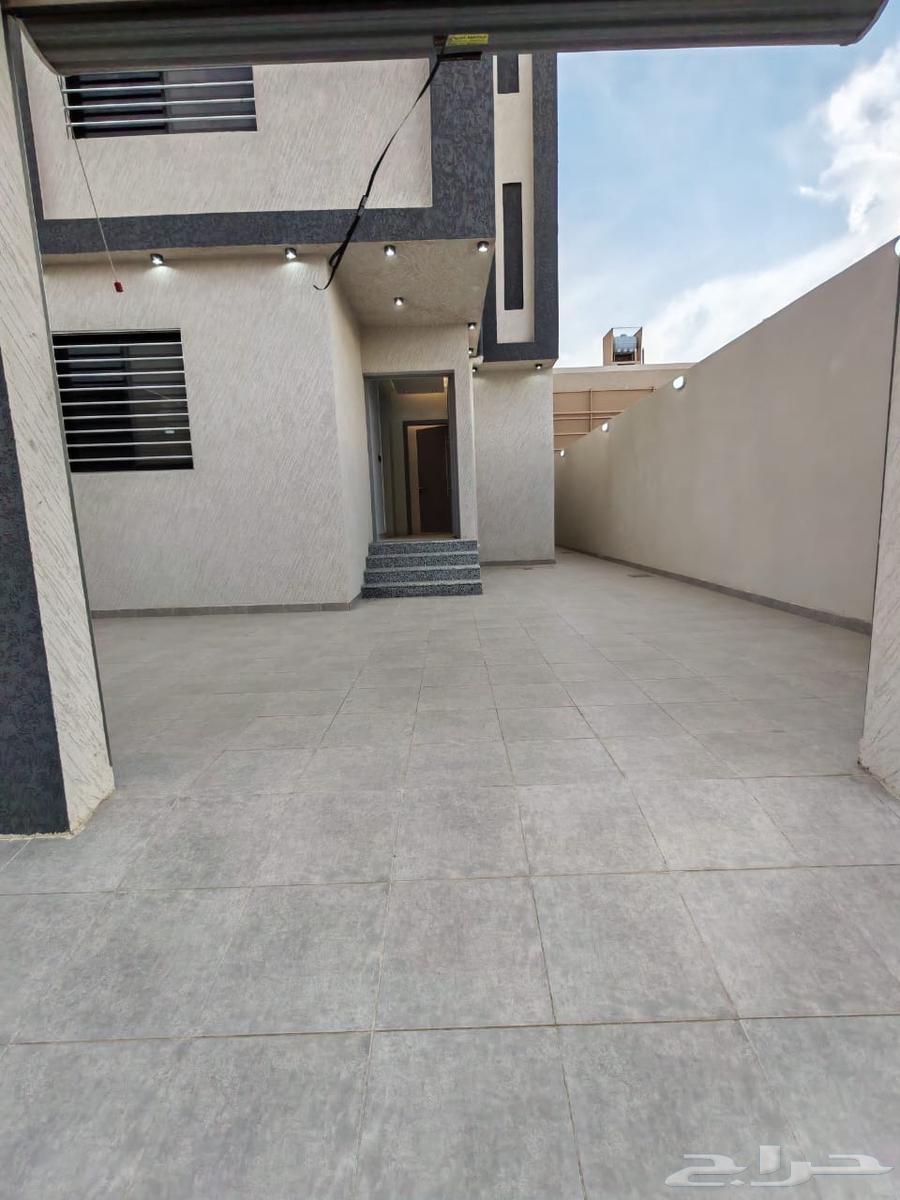 للبيع دور ارضي بحوش مدخل سيارة بسعر 550 الف بالخميس64506280365827113