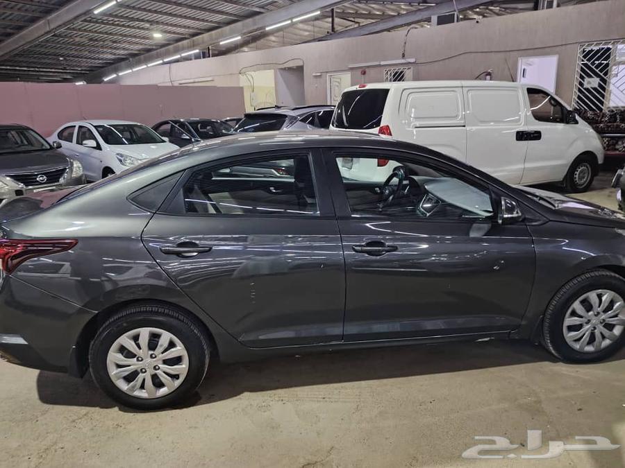 متوفر للترحيل والمشاوير شمال الرياض64518278393729110