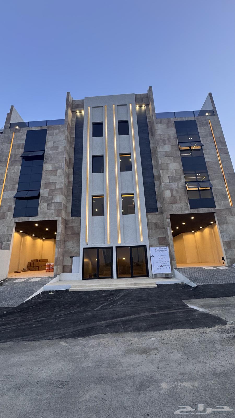 For sale: 6-room apartments with a driver's room starting from 560,000 in Al Jawhara, Abha64518032432897111