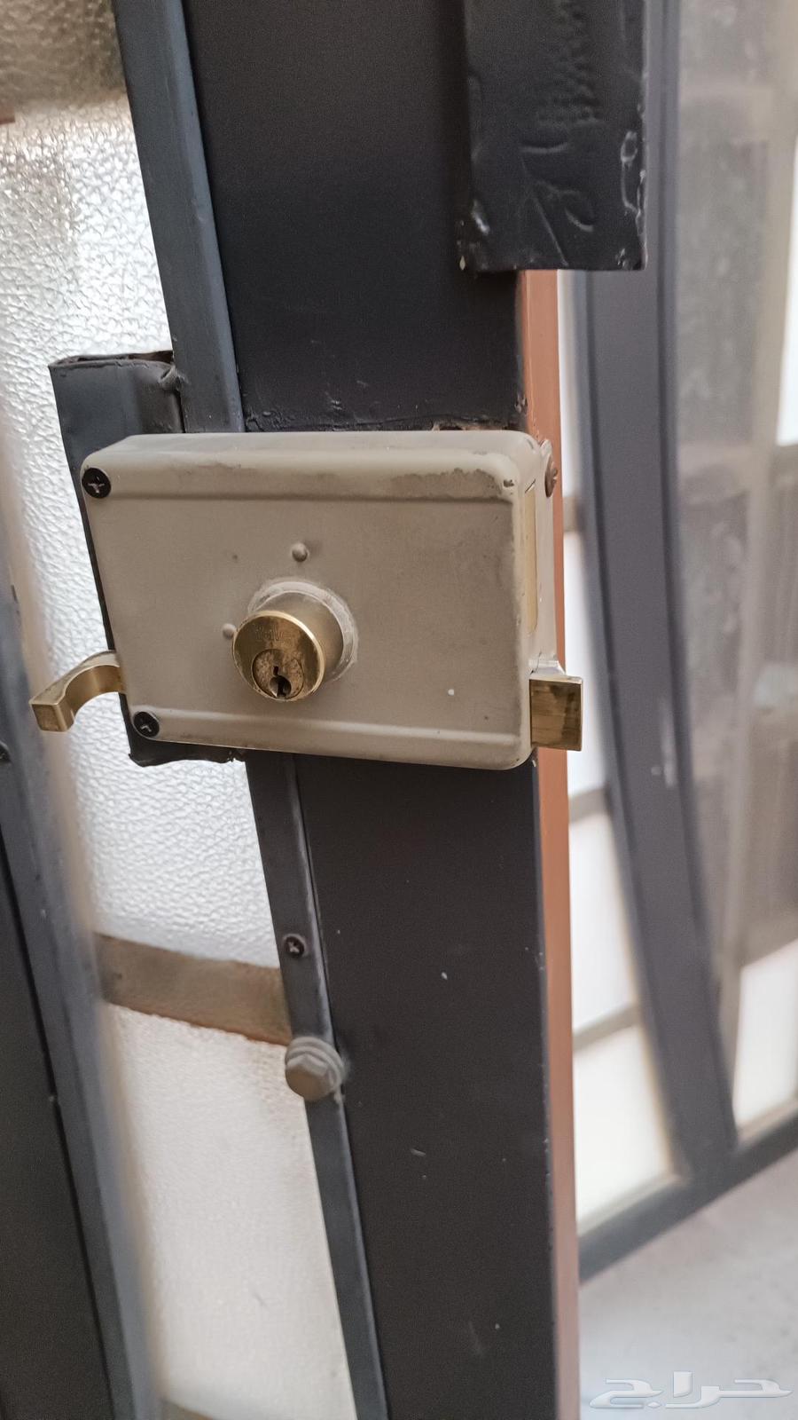 صيانه وتركيب جميع أنواع كاميرات المراقبة والإنتركم64518148051329112