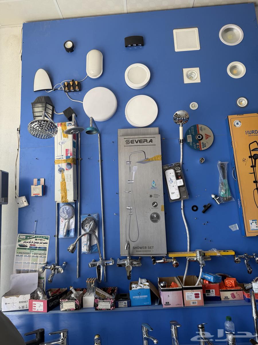 للبيع اغراض سباكه وكهرباء64518132800642110