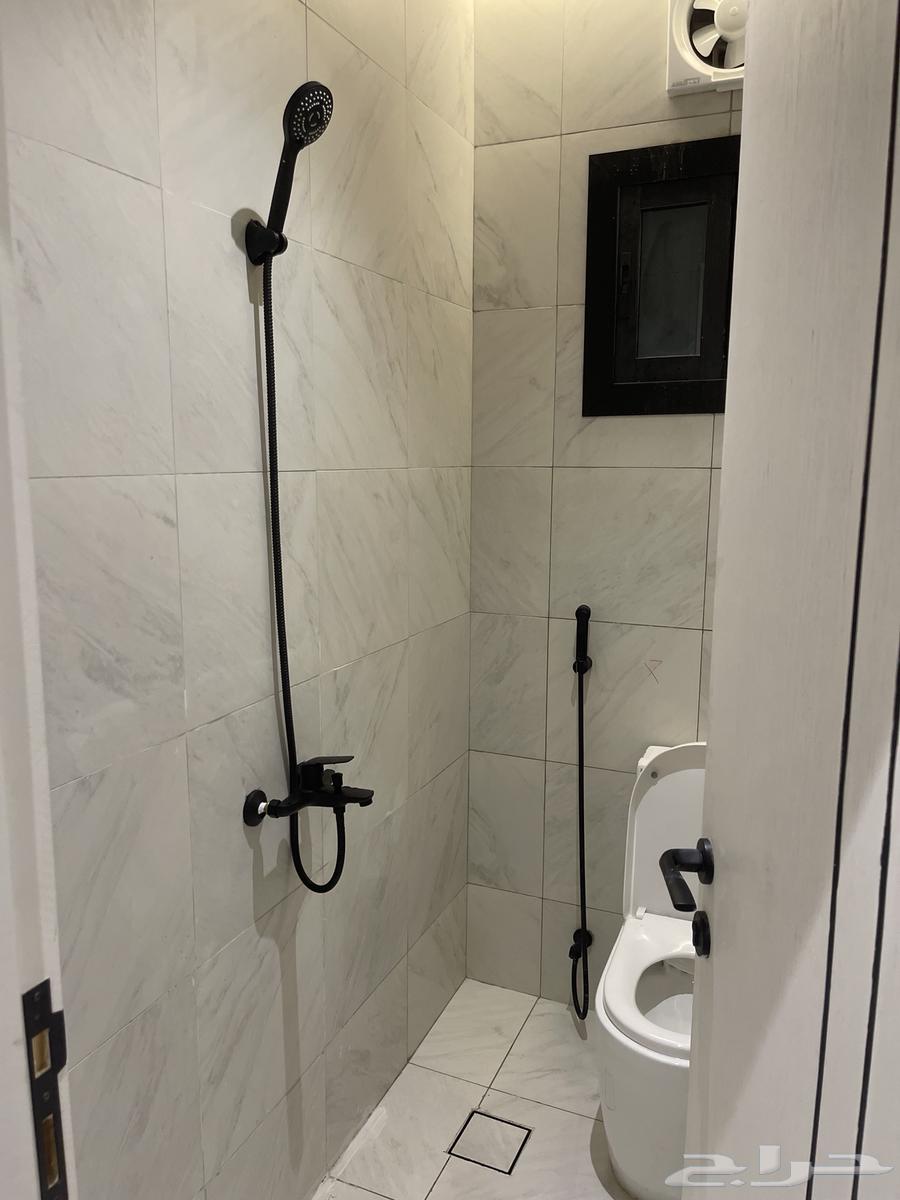 شقه عباره عن غرفه نوم ماستر فندقيه فاخره بحي المروة للايجار64513525130753111