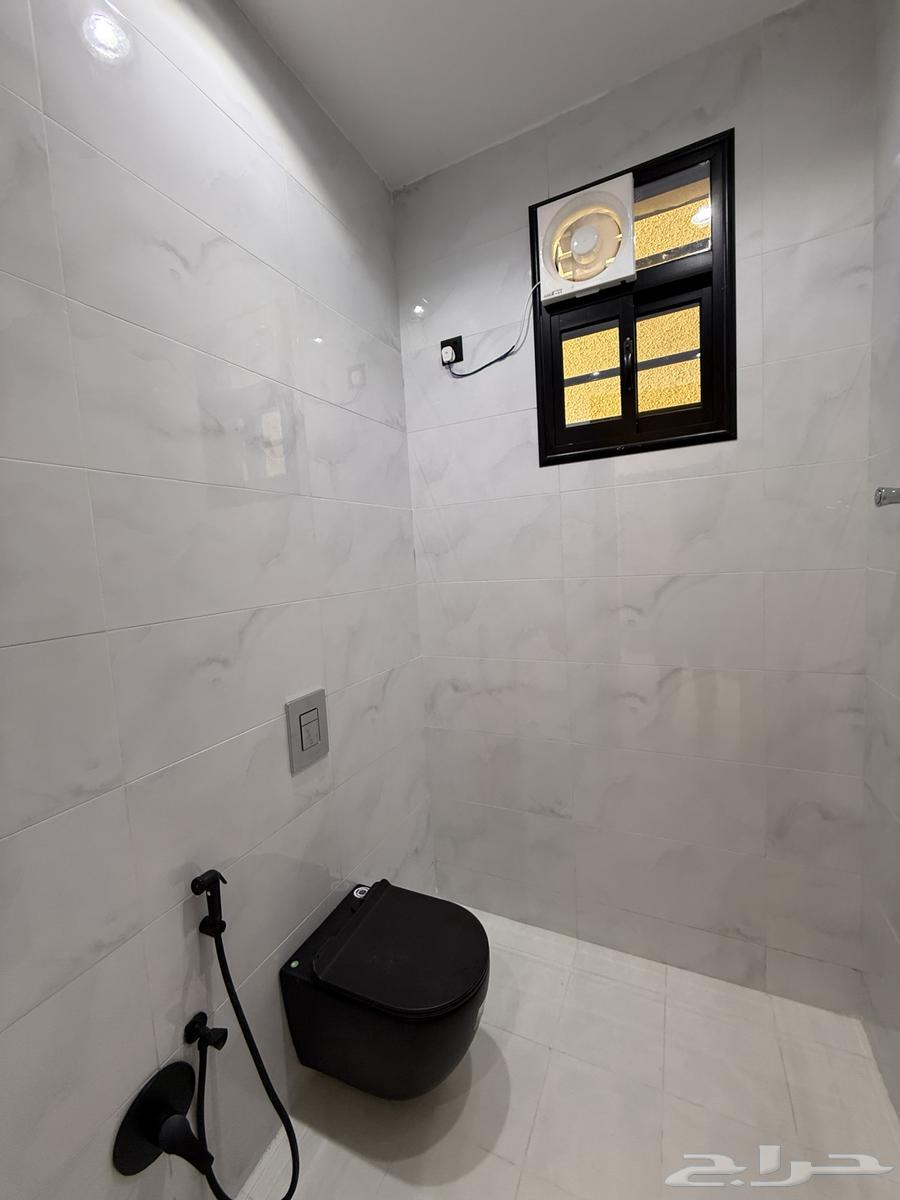 Top floor with an attached unit and internal and external stairs, Al-Raqi neighborhood - price 750 thousand64518082088833114