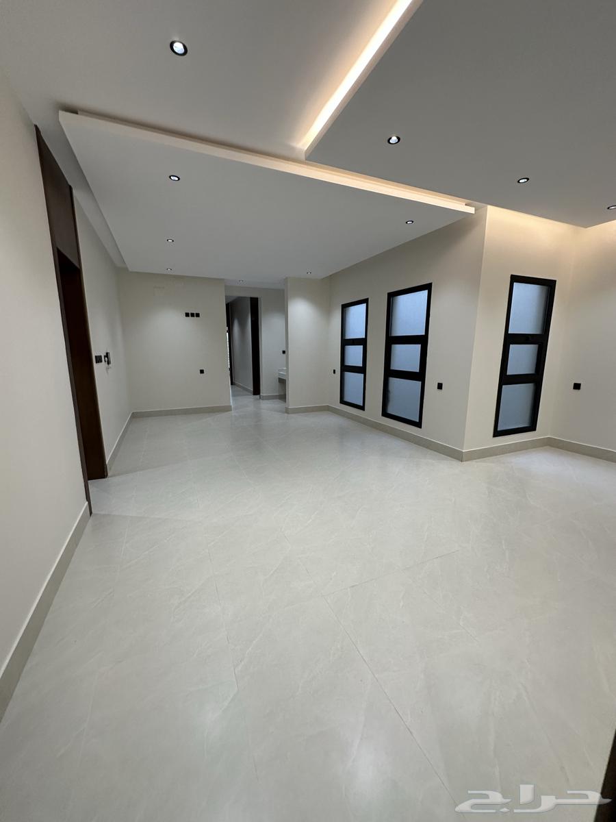 للبيع شقق علوية بملحق وسطح خاص حي حسام64518032498947110