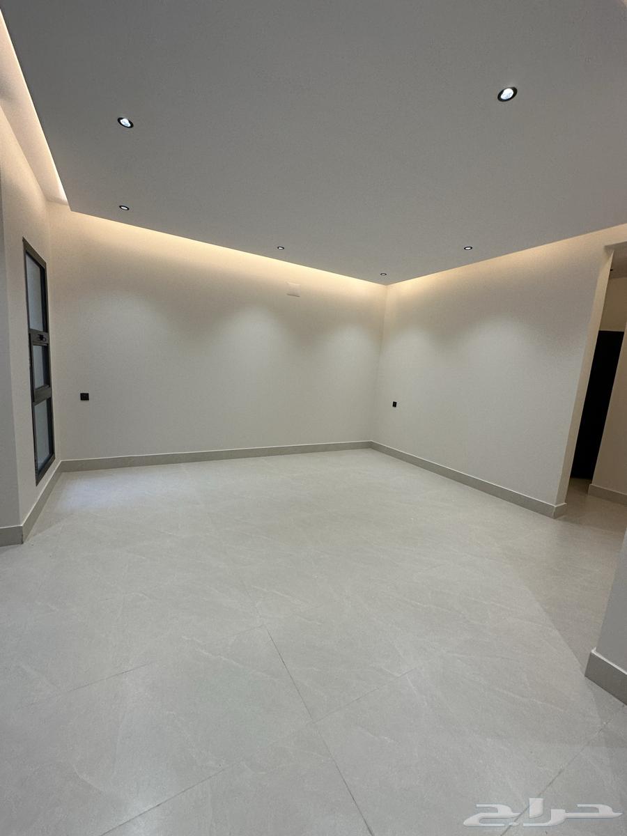 للبيع شقق علوية بملحق وسطح خاص حي حسام64518032498947114