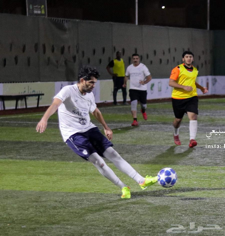 Professional sports photographer at a symbolic price with a very professional camera64518292760833112