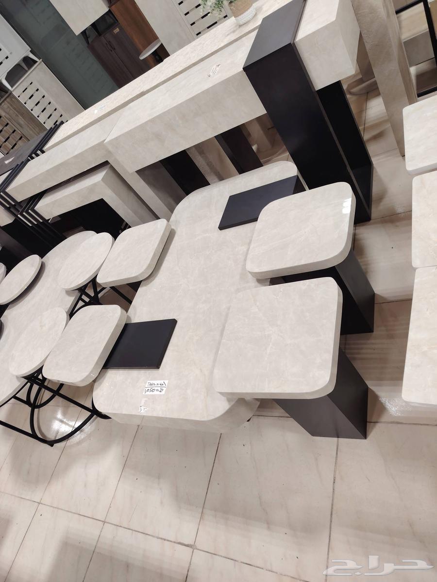 Custom-made tables64518293737858112