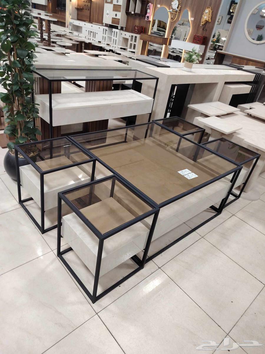 Custom-made tables64518293737858111