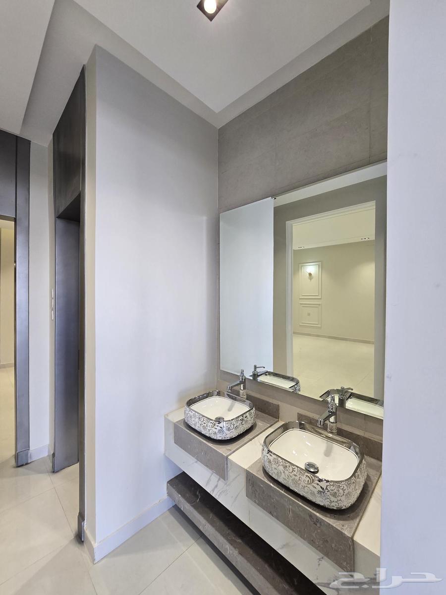 للبيع شقق ارضيه بحوش ومدخل سياره وعلويه طريق ابها الخميس64513509558914111