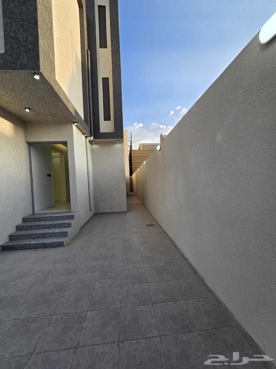 للبيع روف علوى دور وملحق بحوش ومدخل سياره 650 الف64518049915905112