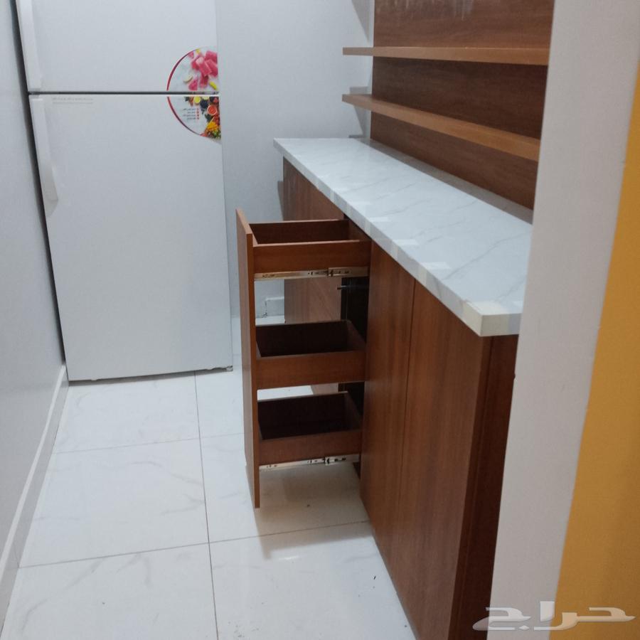 نجار يمني لجميع اعمال النجاره والصيانة المنزليه وأعمال الشيب64518292428545113