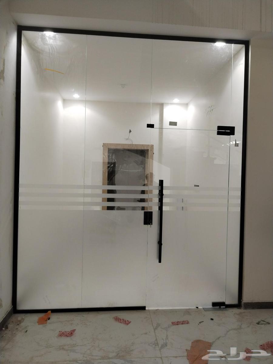 Supply and installation of stickers in all colors and shapes64513590000641112