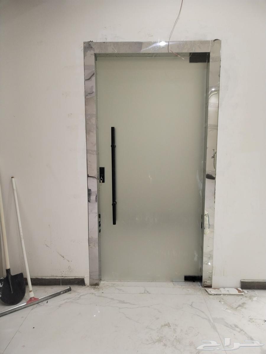 Supply and installation of stickers in all colors and shapes64513590000641111