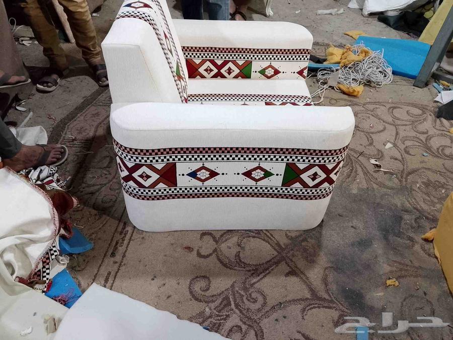 تنجيد وتفصيل جميع انواع الكنب والمجالس ويوجد تفصيل ستائر64518211576450111