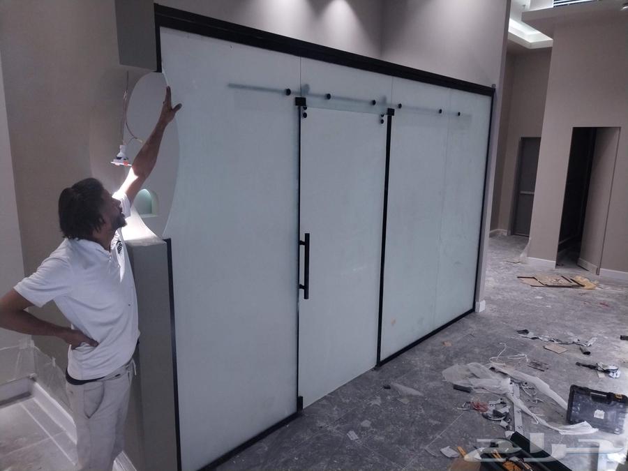 Supply and installation of stickers in all colors and shapes64513590000641114