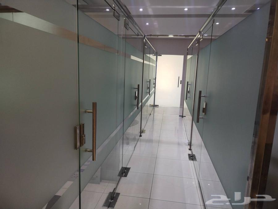 Supply and installation of stickers in all colors and shapes64513590000641113