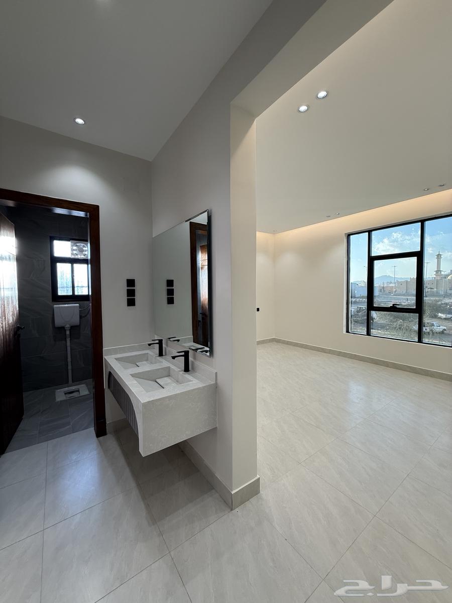 للبيع روف بمساحة كبيرة بجانب مسجد وجميع الخدمات سعر 700الف64525004468355113