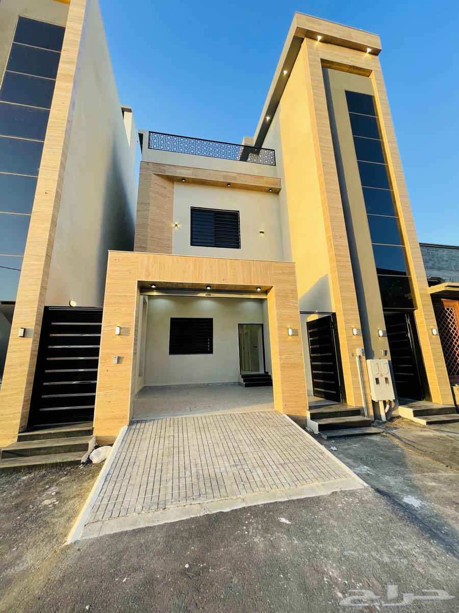 للبيع روف علوي مع ملحق درج خارجي فقط شمال الخمس64534275139329113